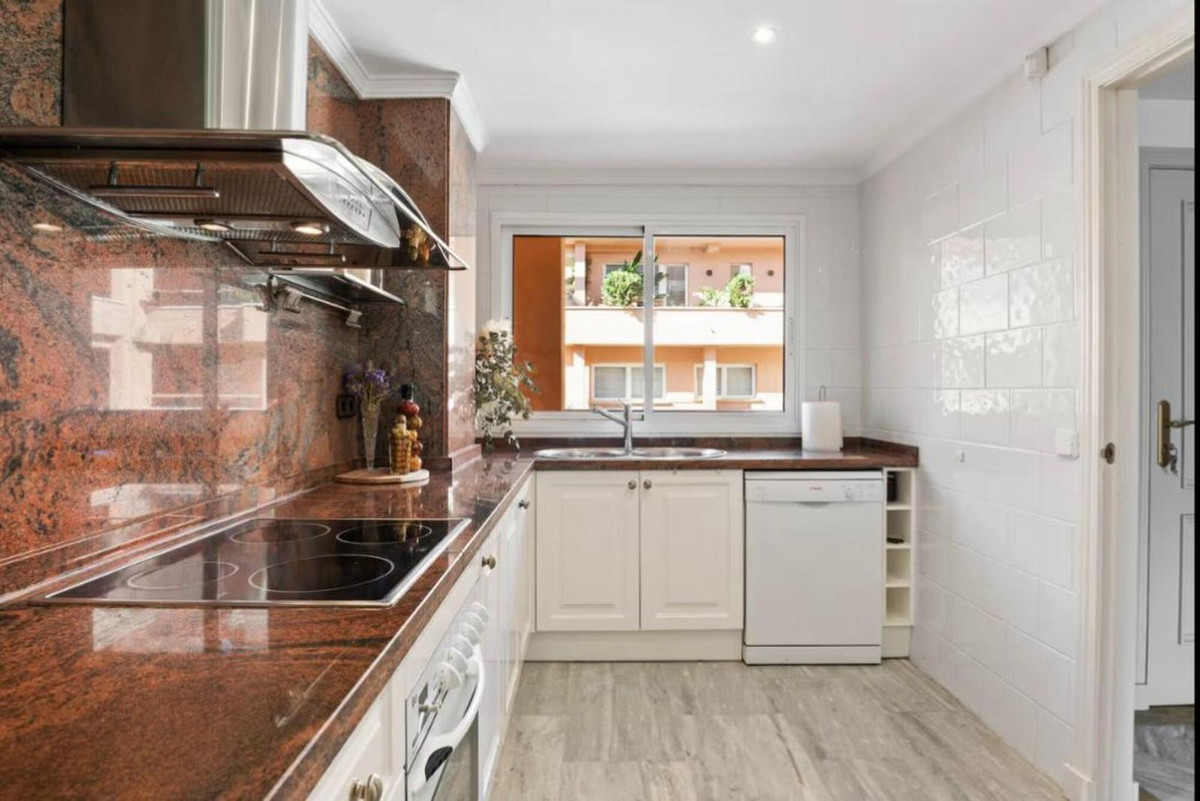 2 Bed Apartment for sale in Nueva Andalucía Costa Del Sol, Málaga, Spain