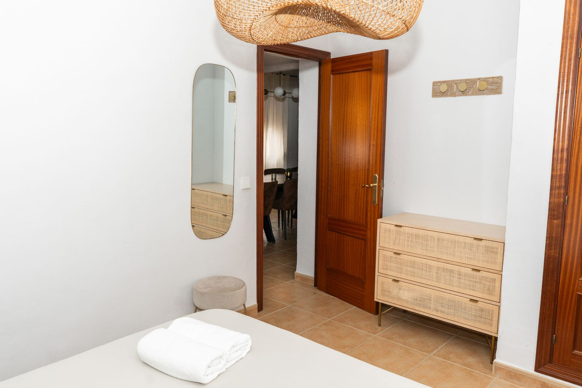 4 Bed Apartment for sale in Marbella Costa Del Sol, Málaga, Spain