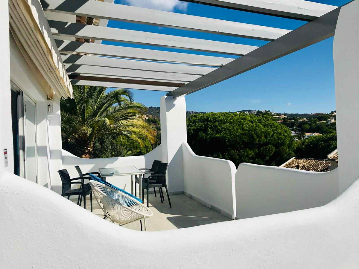 5 Bed Townhouse for sale in Elviria Costa Del Sol, Málaga, Spain