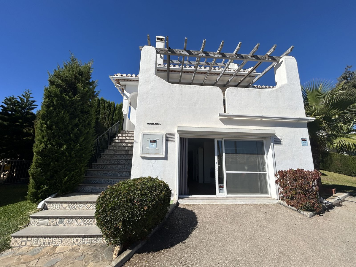 5 Bed Townhouse for sale in Elviria Costa Del Sol, Málaga, Spain