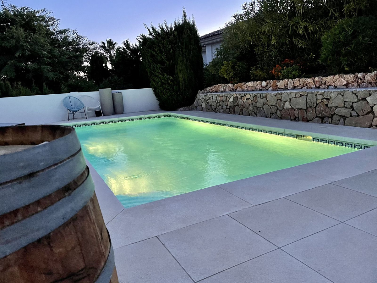 5 Bed Townhouse for sale in Elviria Costa Del Sol, Málaga, Spain
