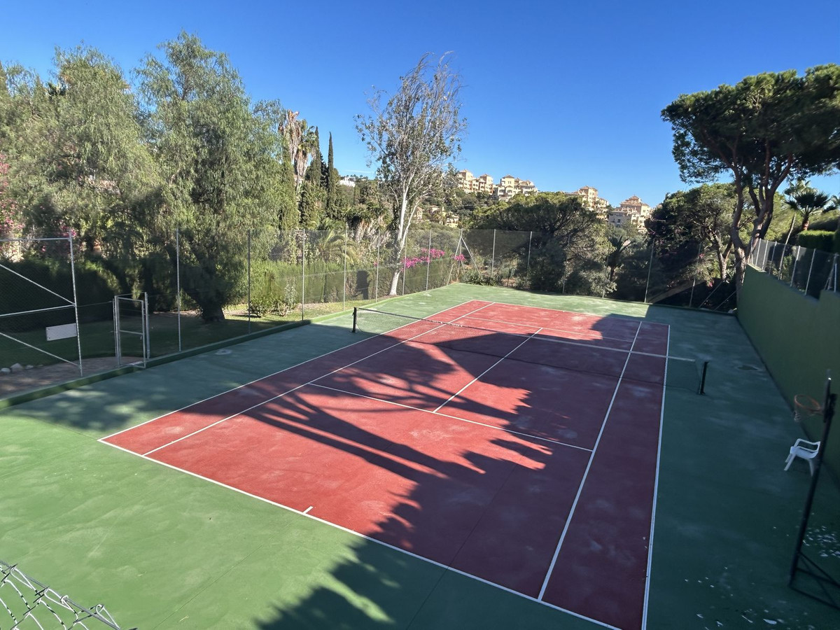 5 Bed Townhouse for sale in Elviria Costa Del Sol, Málaga, Spain