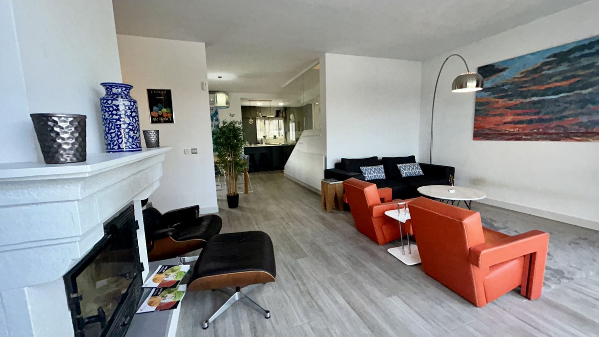 5 Bed Townhouse for sale in Elviria Costa Del Sol, Málaga, Spain
