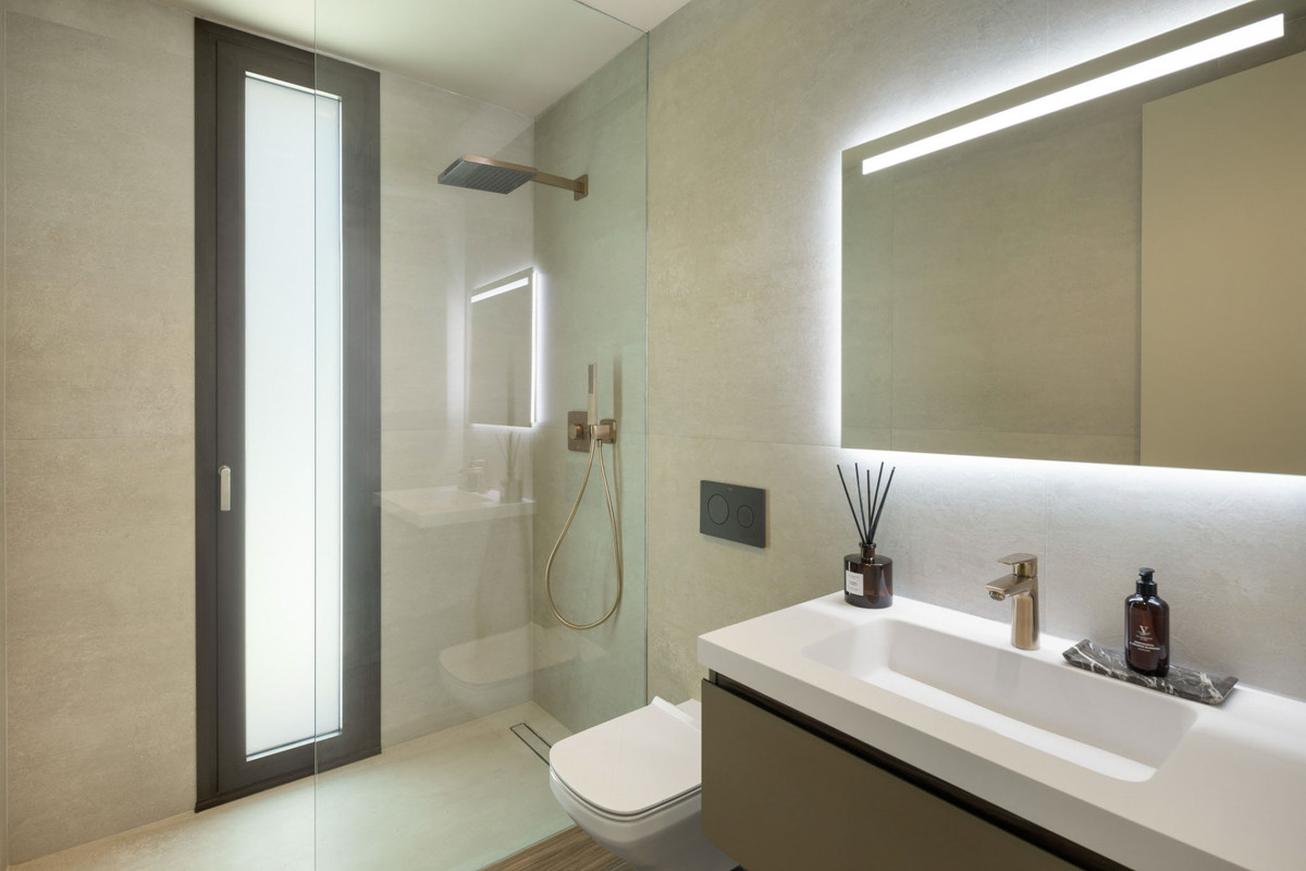 Se vende Villa - Chalet de 5 dormitorios en Costa Del Sol, Málaga, España