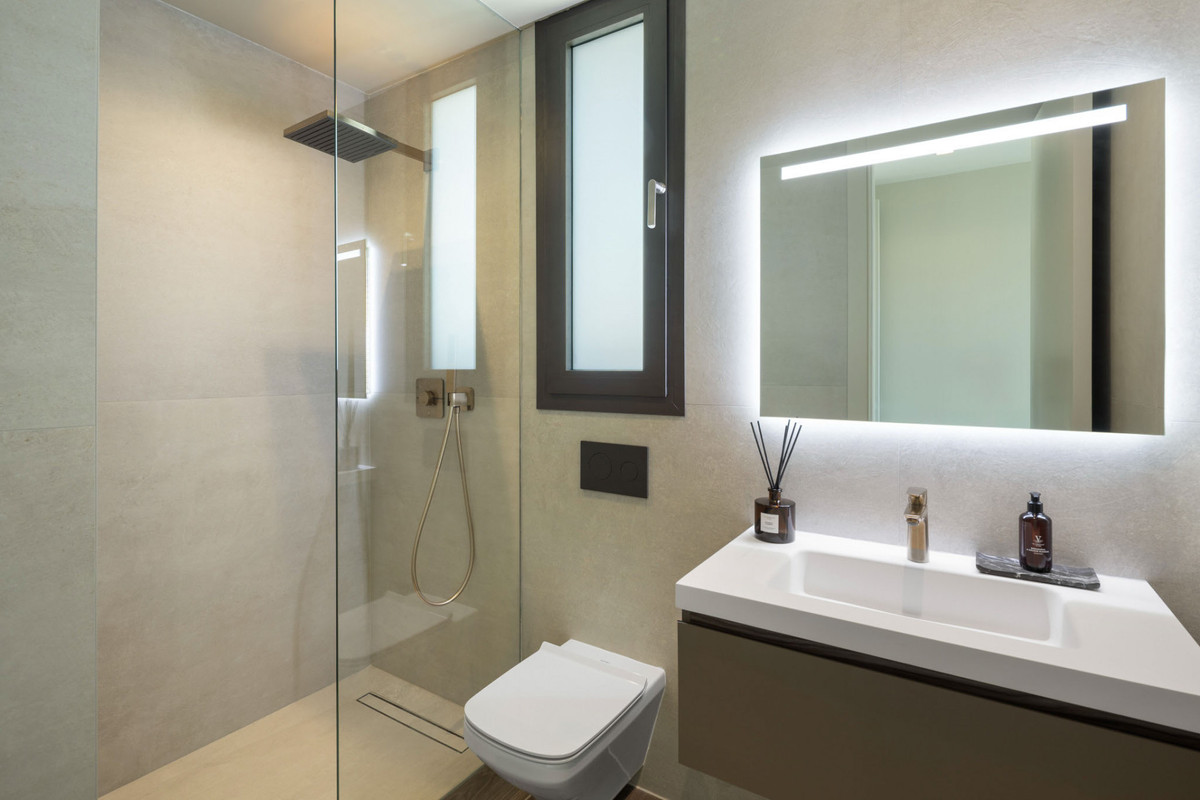 Se vende Villa - Chalet de 5 dormitorios en Costa Del Sol, Málaga, España