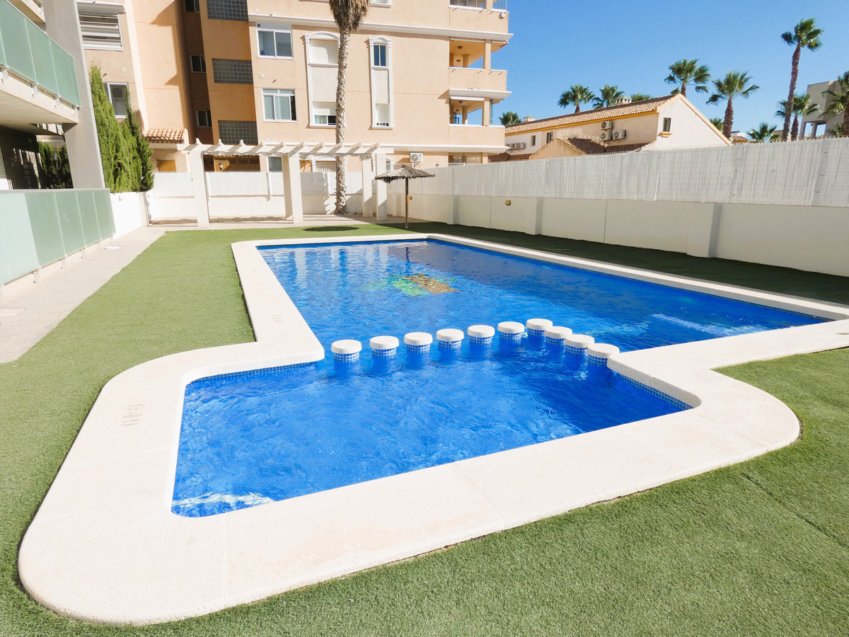 Se vende Apartamento Planta Media de 4 dormitorios en Costa Blanca, Alicante, España