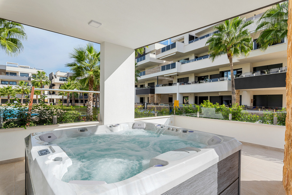 2 Bed Apartment for sale in Villamartin Costa Blanca, Alicante, Spain