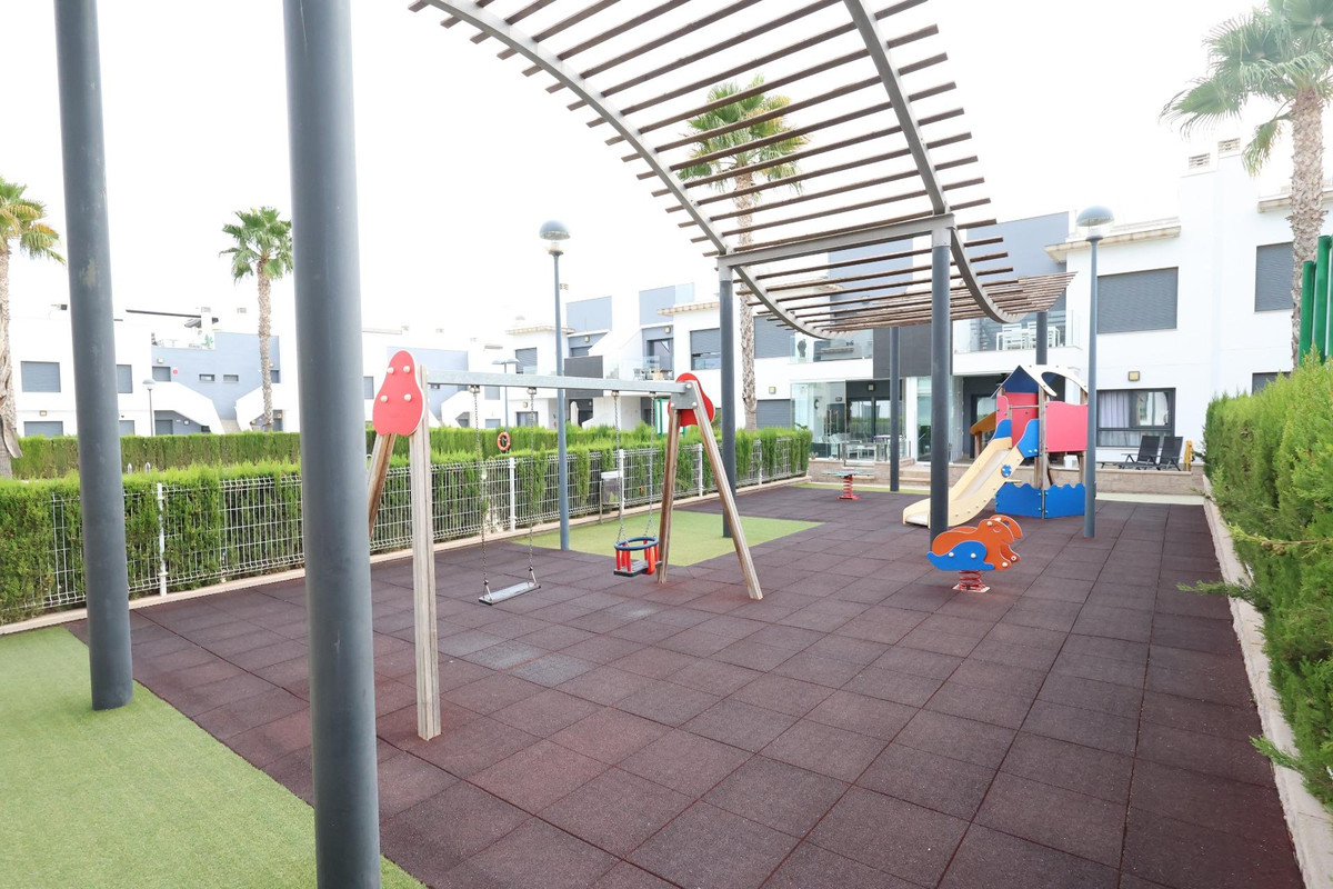 Se vende Bungalow de 2 dormitorios en Costa Blanca, Alicante, España