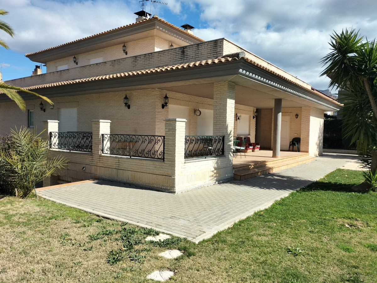 Se vende Villa - Chalet de 4 dormitorios en Costa Blanca, Alicante, España