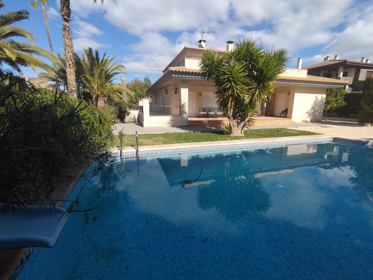 Se vende Villa - Chalet de 4 dormitorios en Costa Blanca, Alicante, España