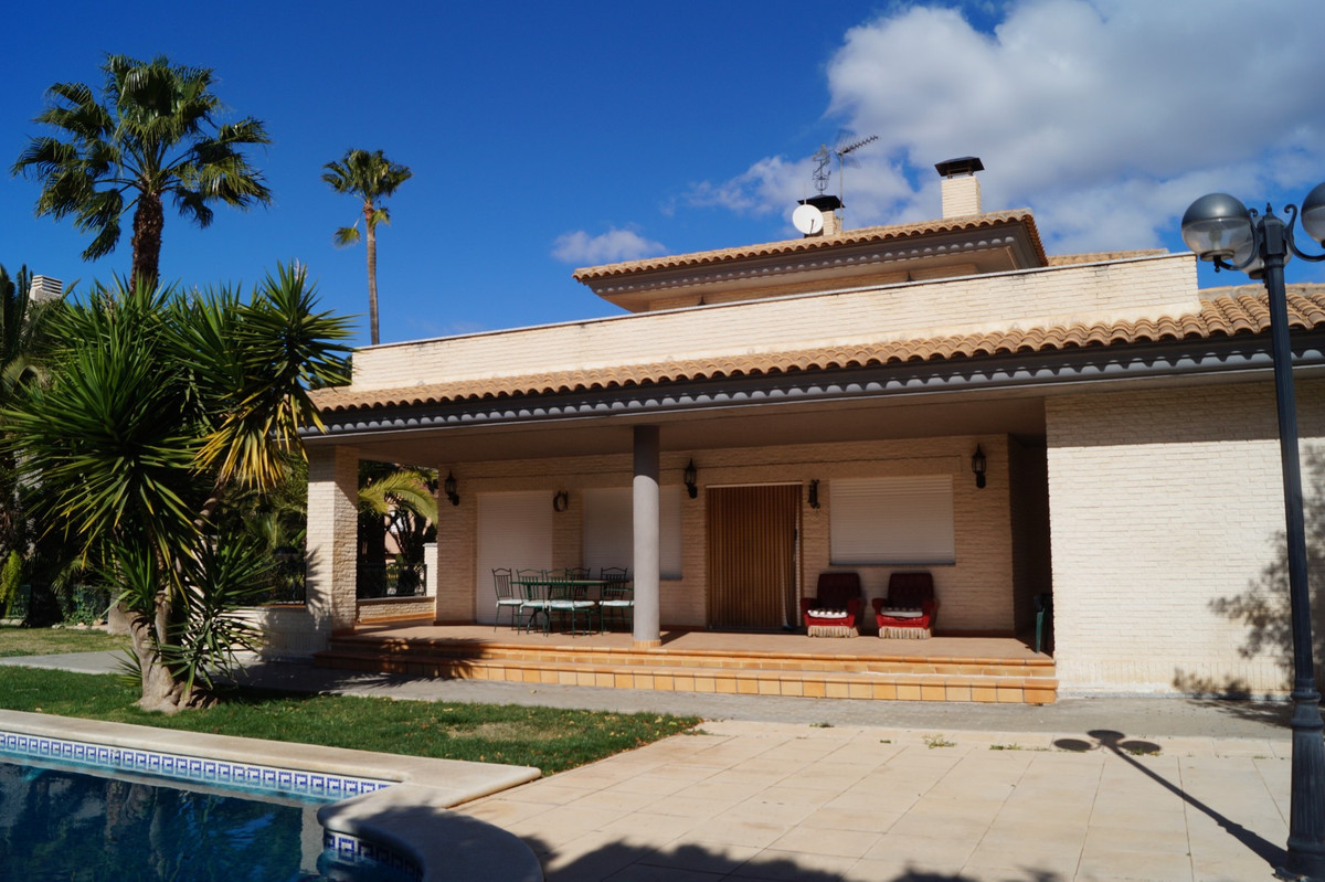 Se vende Villa - Chalet de 4 dormitorios en Costa Blanca, Alicante, España