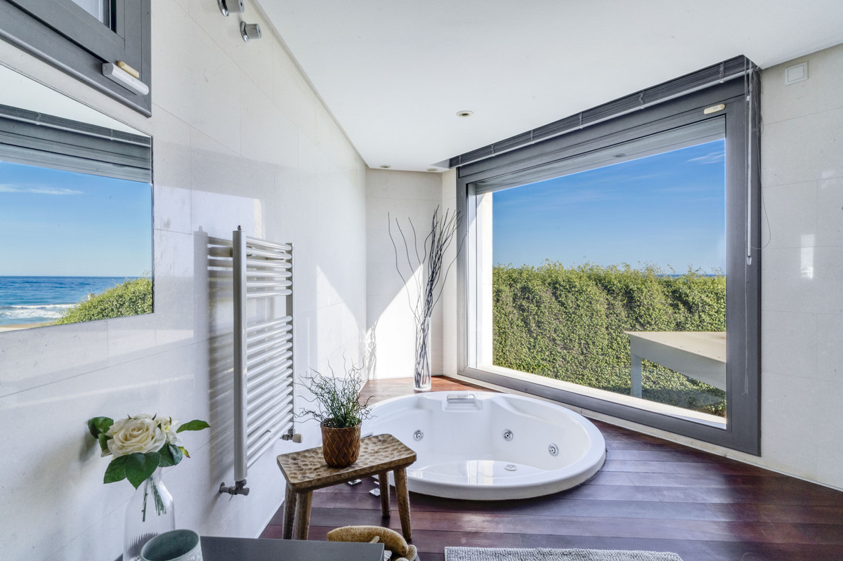 Se vende Villa - Chalet de 5 dormitorios en Costa Del Sol, Málaga, España