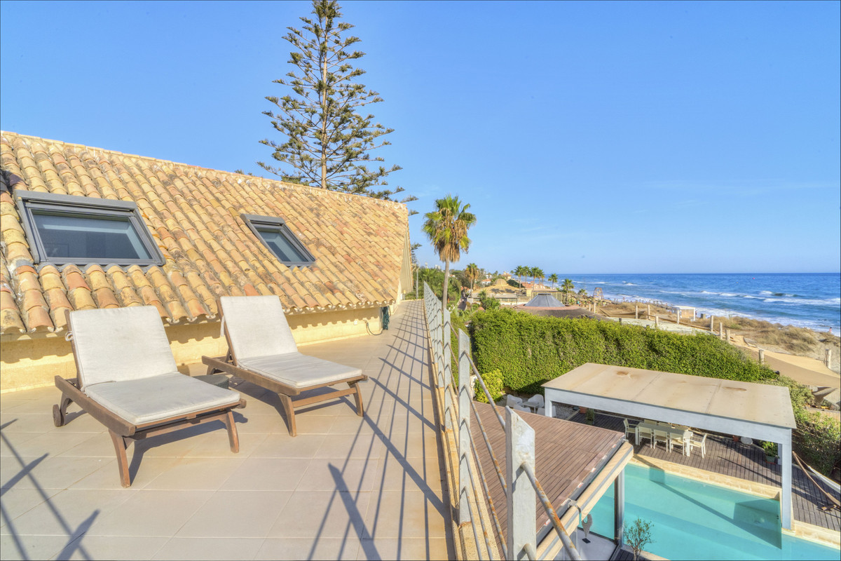 Se vende Villa - Chalet de 5 dormitorios en Costa Del Sol, Málaga, España