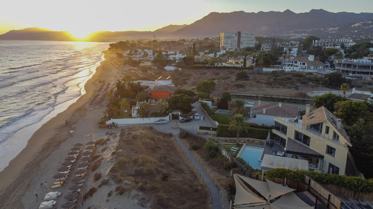 Se vende Villa - Chalet de 5 dormitorios en Costa Del Sol, Málaga, España