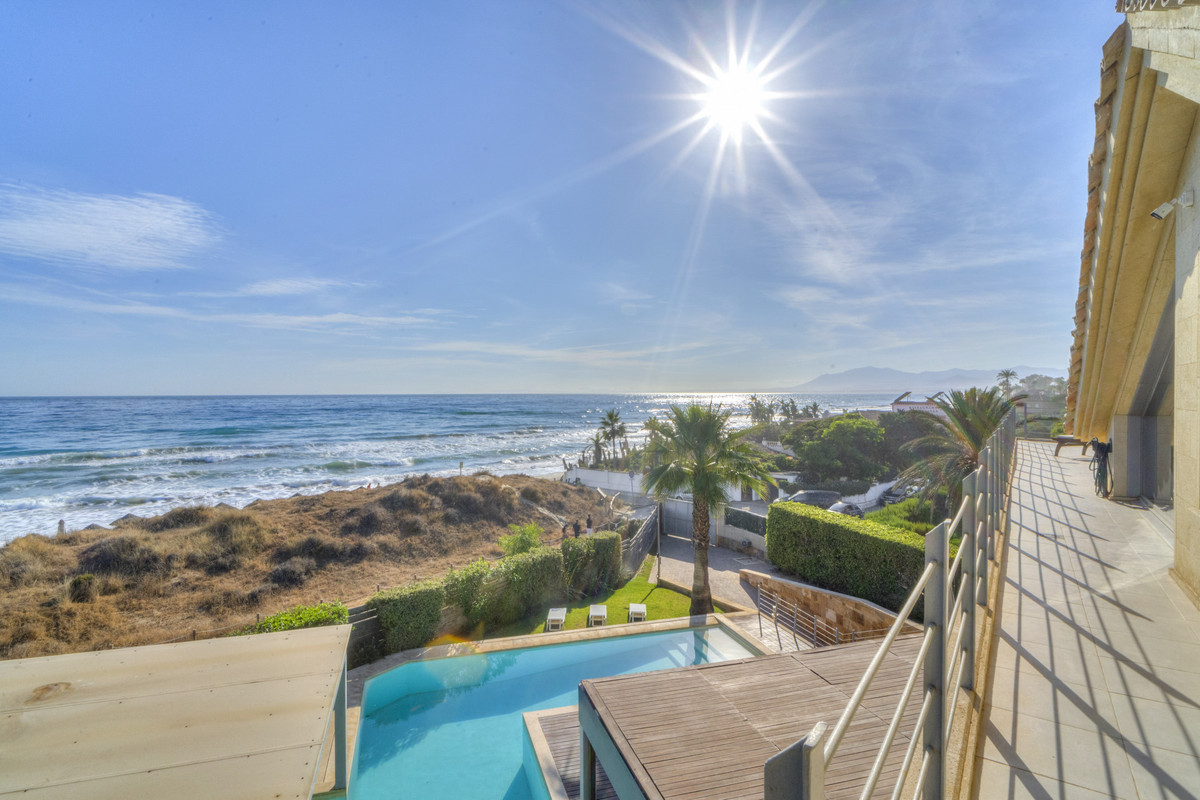 Se vende Villa - Chalet de 5 dormitorios en Costa Del Sol, Málaga, España