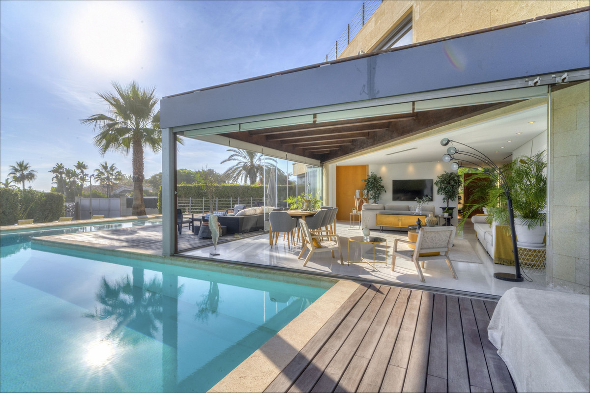 Se vende Villa - Chalet de 5 dormitorios en Costa Del Sol, Málaga, España