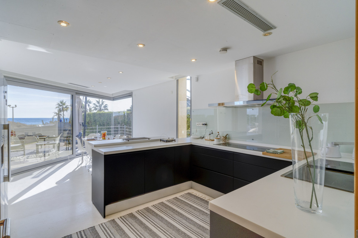 Se vende Villa - Chalet de 5 dormitorios en Costa Del Sol, Málaga, España
