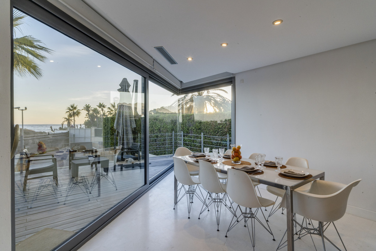 Se vende Villa - Chalet de 5 dormitorios en Costa Del Sol, Málaga, España
