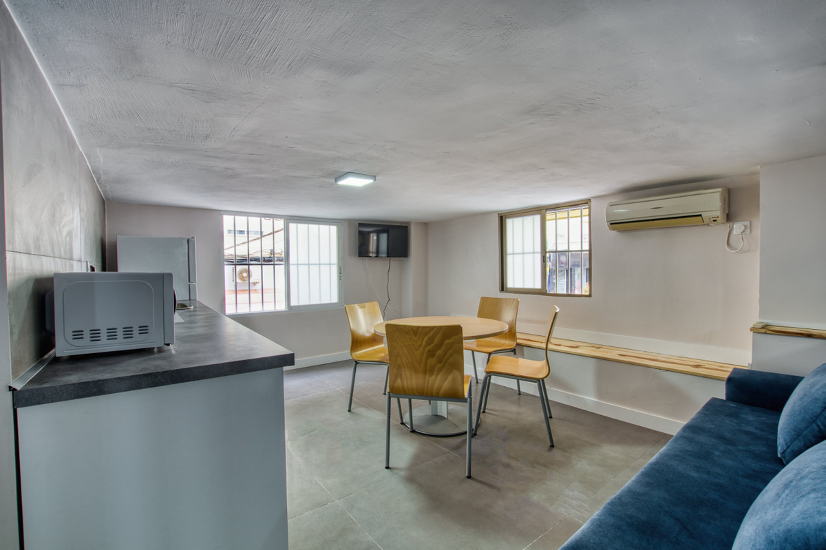 Se vende Local comercial de 1 dormitorios en Costa Del Sol East, Málaga, España