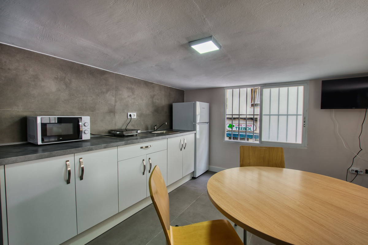 Se vende Local comercial de 1 dormitorios en Costa Del Sol East, Málaga, España