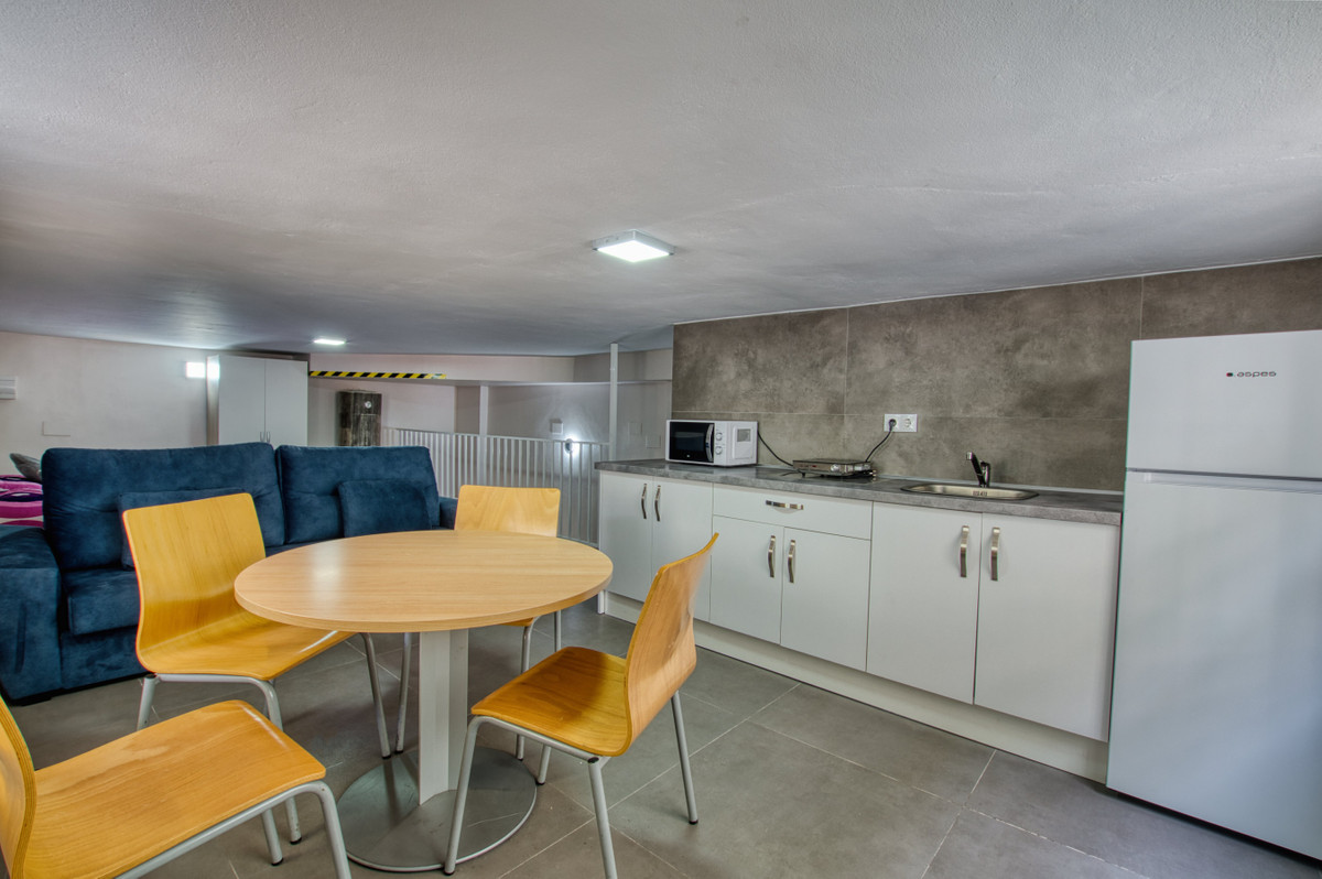 Se vende Local comercial de 1 dormitorios en Costa Del Sol East, Málaga, España
