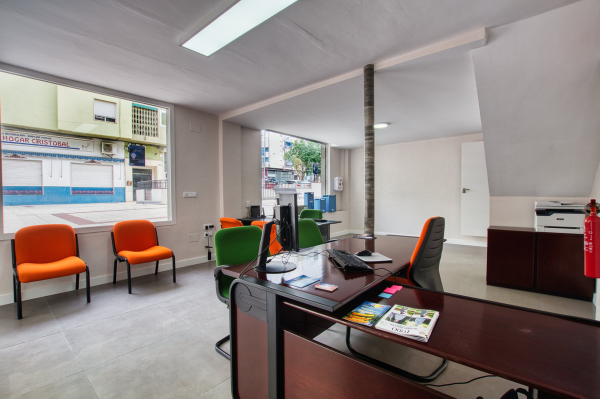 Se vende Local comercial de 1 dormitorios en Costa Del Sol East, Málaga, España