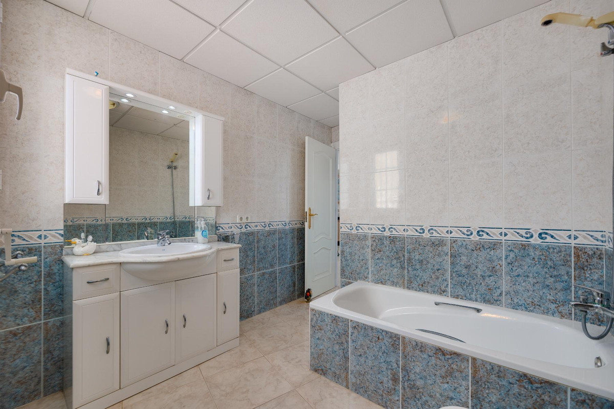 4 Bed Apartment for sale in Torrevieja Costa Blanca, Alicante, Spain