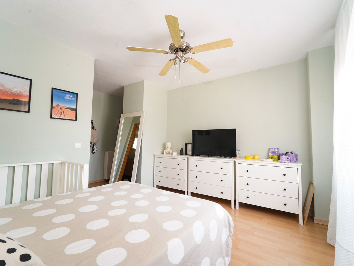 Se vende Apartamento Planta Media de 4 dormitorios en Costa Del Sol, Málaga, España