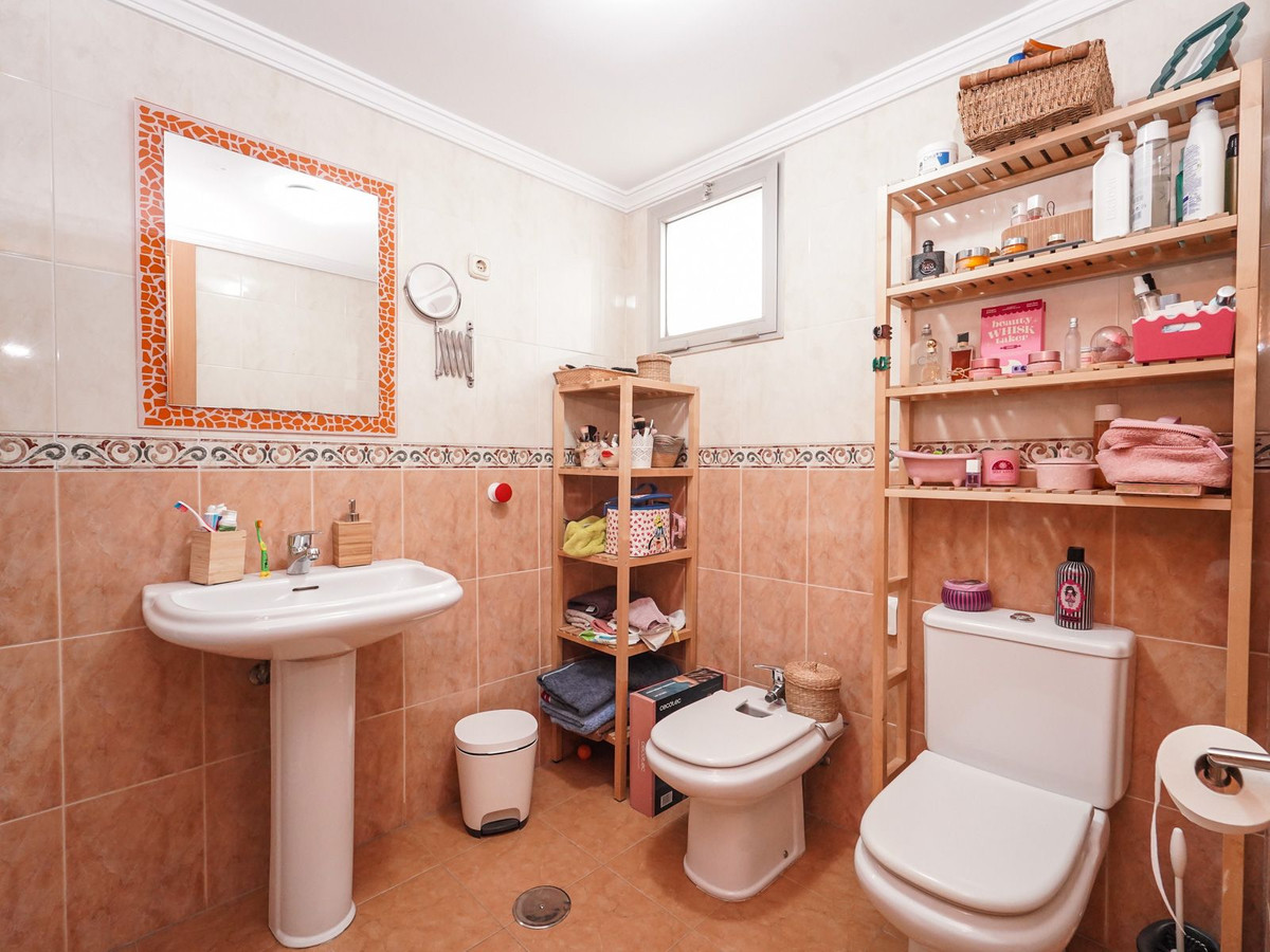 Se vende Apartamento Planta Media de 4 dormitorios en Costa Del Sol, Málaga, España