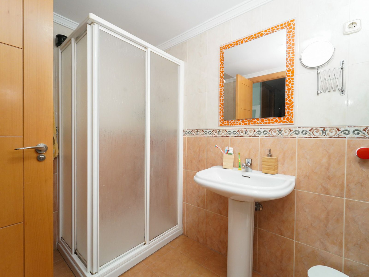 Se vende Apartamento Planta Media de 4 dormitorios en Costa Del Sol, Málaga, España