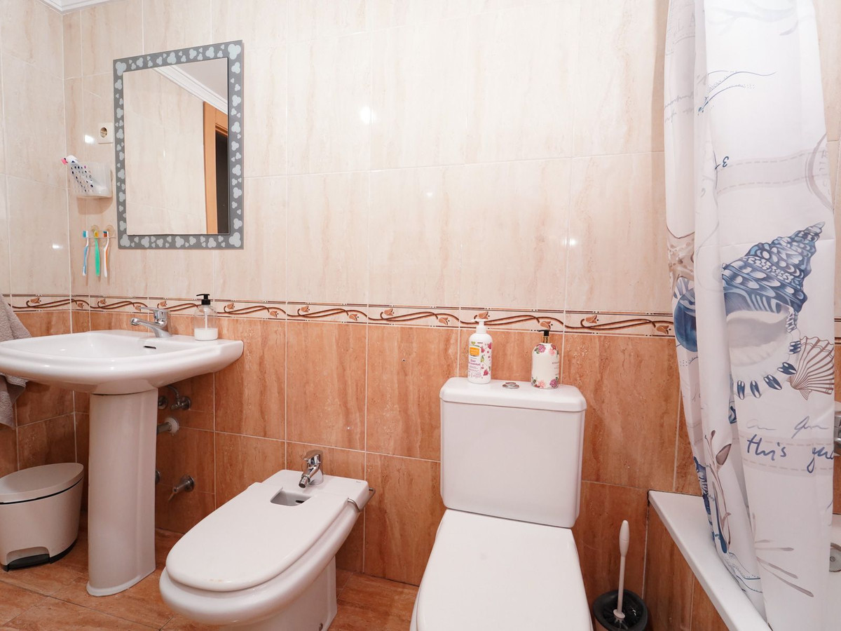 Se vende Apartamento Planta Media de 4 dormitorios en Costa Del Sol, Málaga, España