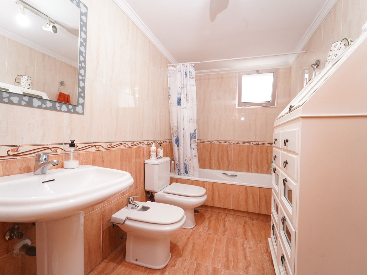 Se vende Apartamento Planta Media de 4 dormitorios en Costa Del Sol, Málaga, España