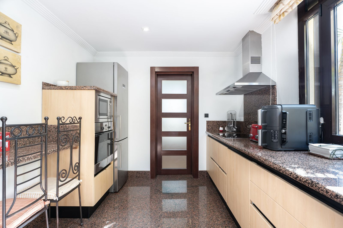 2 Bed Apartment for sale in Puerto Banús Costa Del Sol, Málaga, Spain