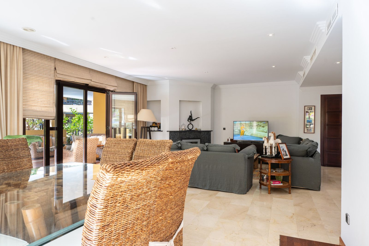 2 Bed Apartment for sale in Puerto Banús Costa Del Sol, Málaga, Spain
