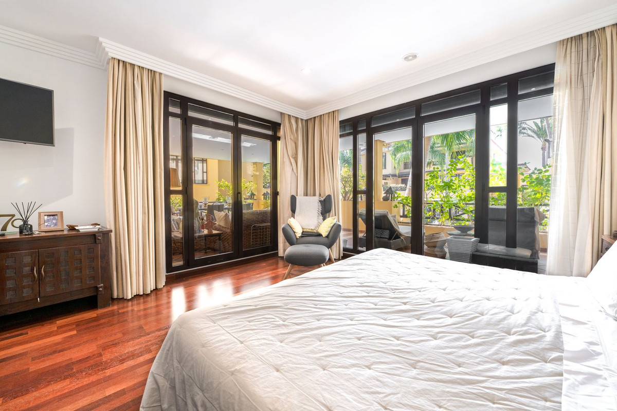 2 Bed Apartment for sale in Puerto Banús Costa Del Sol, Málaga, Spain