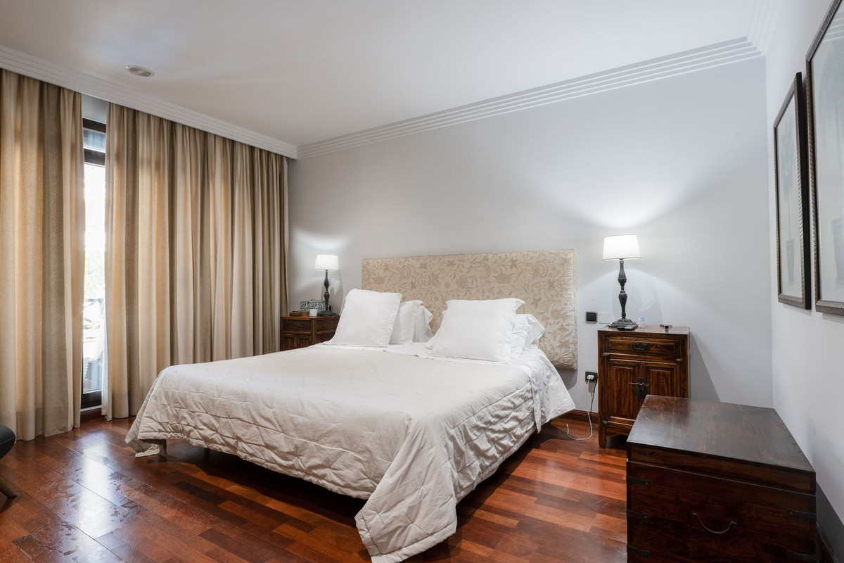2 Bed Apartment for sale in Puerto Banús Costa Del Sol, Málaga, Spain