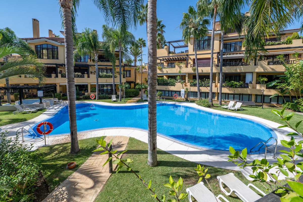 2 Bed Apartment for sale in Puerto Banús Costa Del Sol, Málaga, Spain