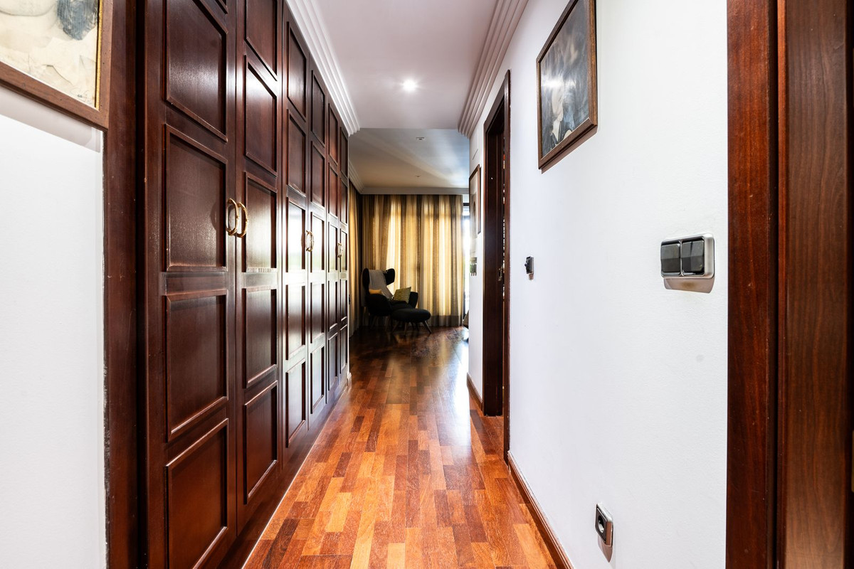 2 Bed Apartment for sale in Puerto Banús Costa Del Sol, Málaga, Spain