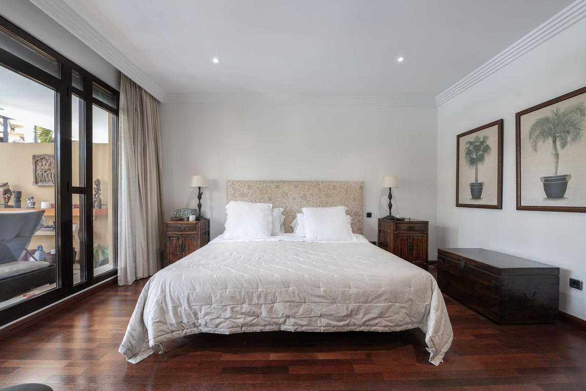 2 Bed Apartment for sale in Puerto Banús Costa Del Sol, Málaga, Spain