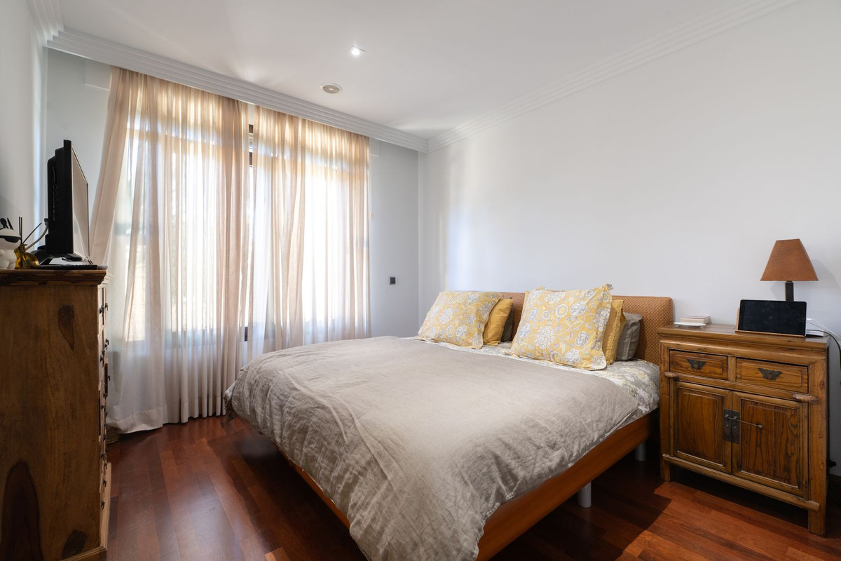 2 Bed Apartment for sale in Puerto Banús Costa Del Sol, Málaga, Spain