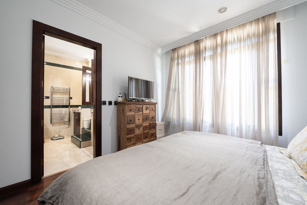 2 Bed Apartment for sale in Puerto Banús Costa Del Sol, Málaga, Spain