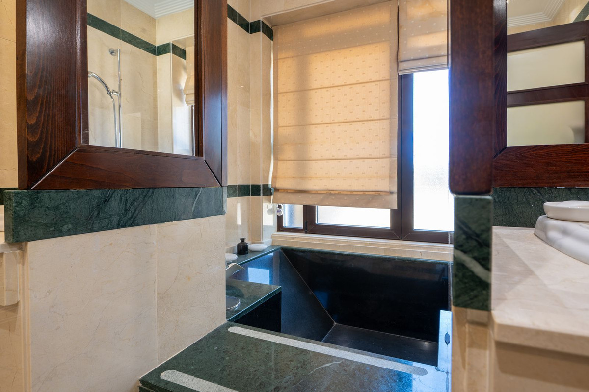 2 Bed Apartment for sale in Puerto Banús Costa Del Sol, Málaga, Spain