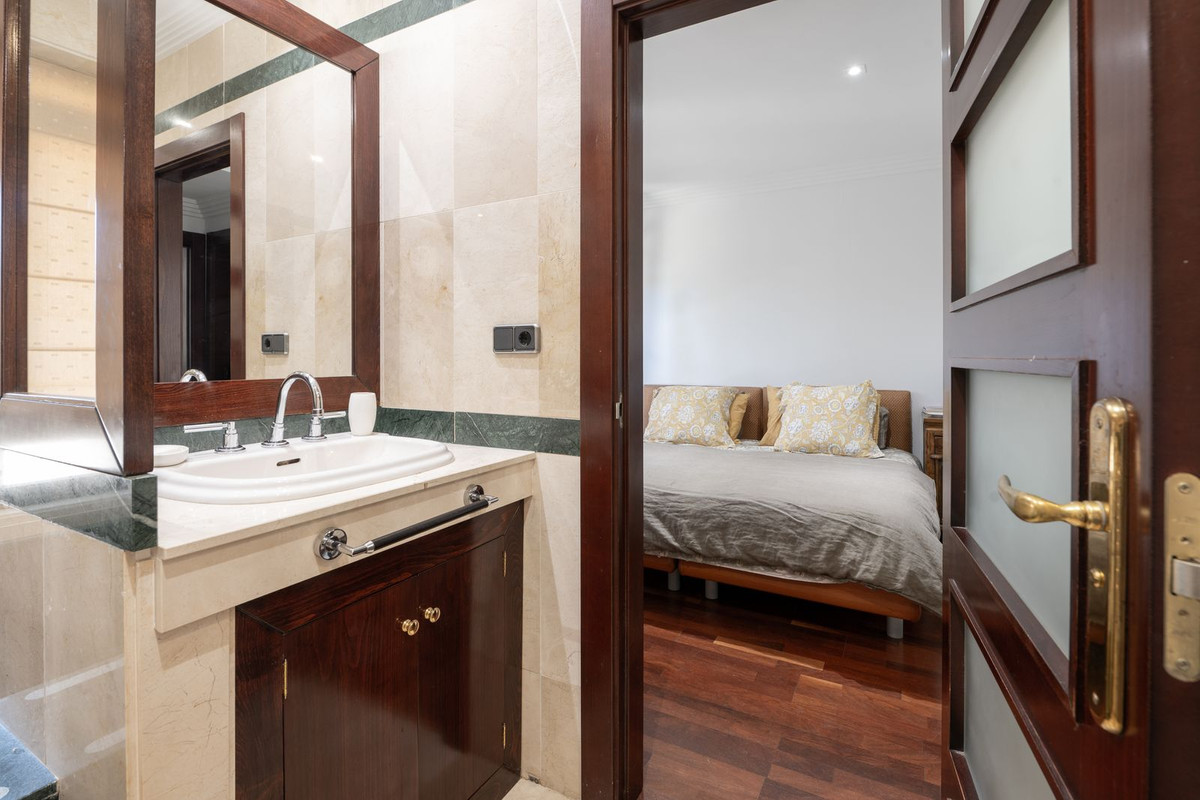 2 Bed Apartment for sale in Puerto Banús Costa Del Sol, Málaga, Spain