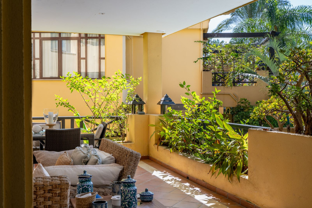 2 Bed Apartment for sale in Puerto Banús Costa Del Sol, Málaga, Spain