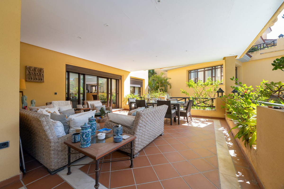2 Bed Apartment for sale in Puerto Banús Costa Del Sol, Málaga, Spain