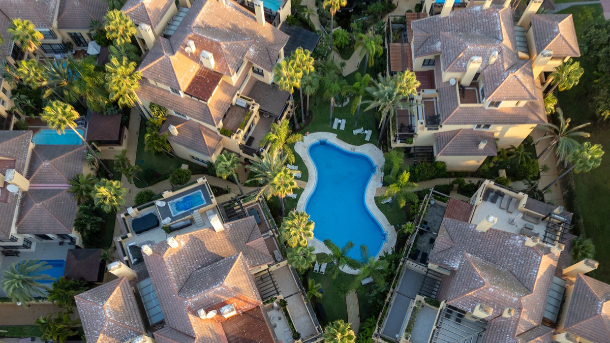 2 Bed Apartment for sale in Puerto Banús Costa Del Sol, Málaga, Spain