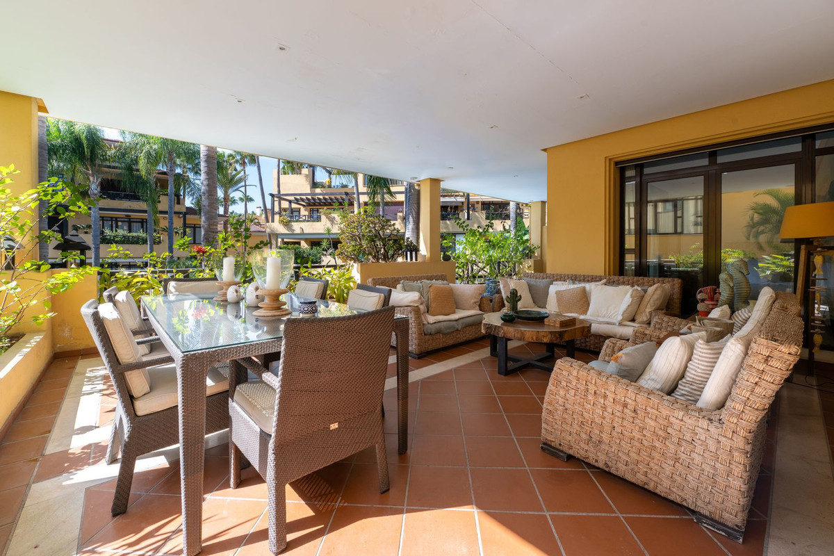 2 Bed Apartment for sale in Puerto Banús Costa Del Sol, Málaga, Spain