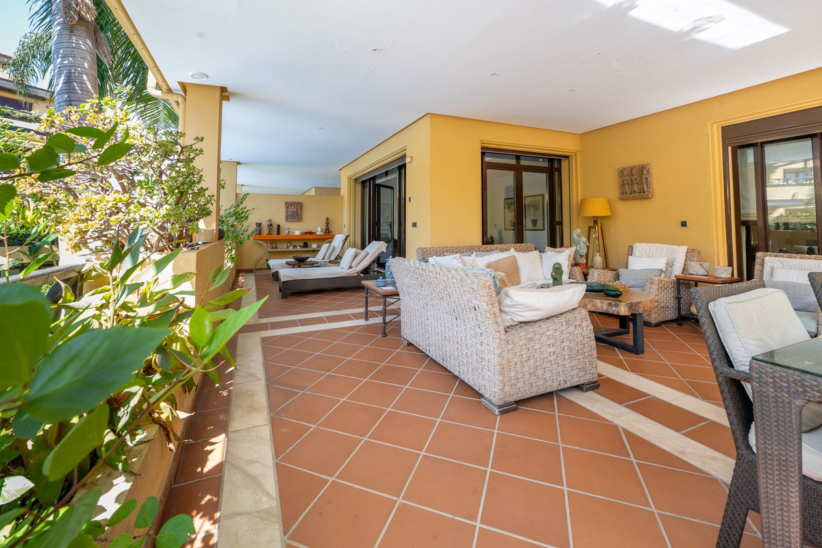 2 Bed Apartment for sale in Puerto Banús Costa Del Sol, Málaga, Spain