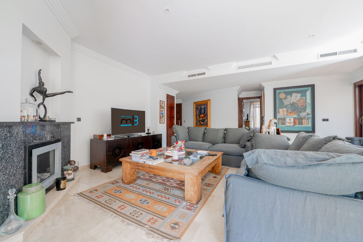 2 Bed Apartment for sale in Puerto Banús Costa Del Sol, Málaga, Spain