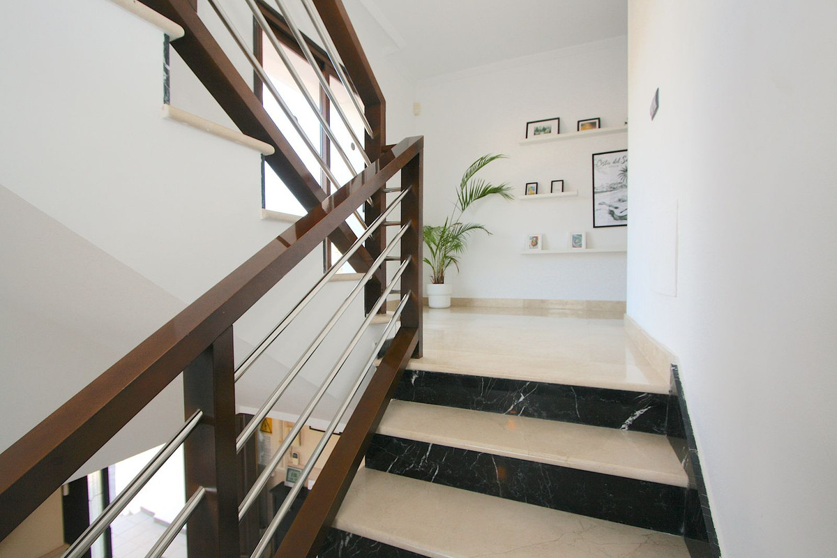 8 Bed Townhouse for sale in Sierrezuela Costa Del Sol, Málaga, Spain